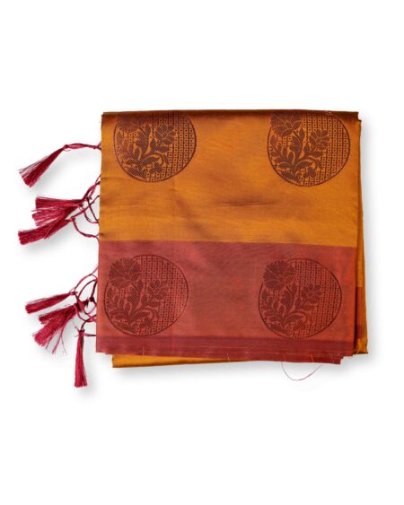 Soft silk saree with contrast boarder and blouse piece